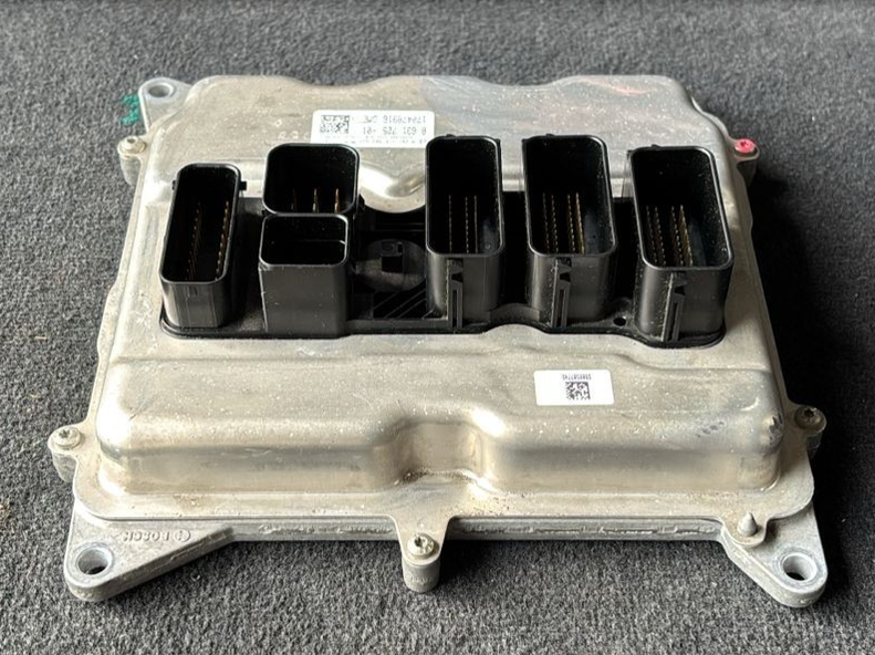 BMW F01 F02 F06 F07 F12  550i 650i 8 614 ENGINE CONTROL UNIT MODULE - 8614915