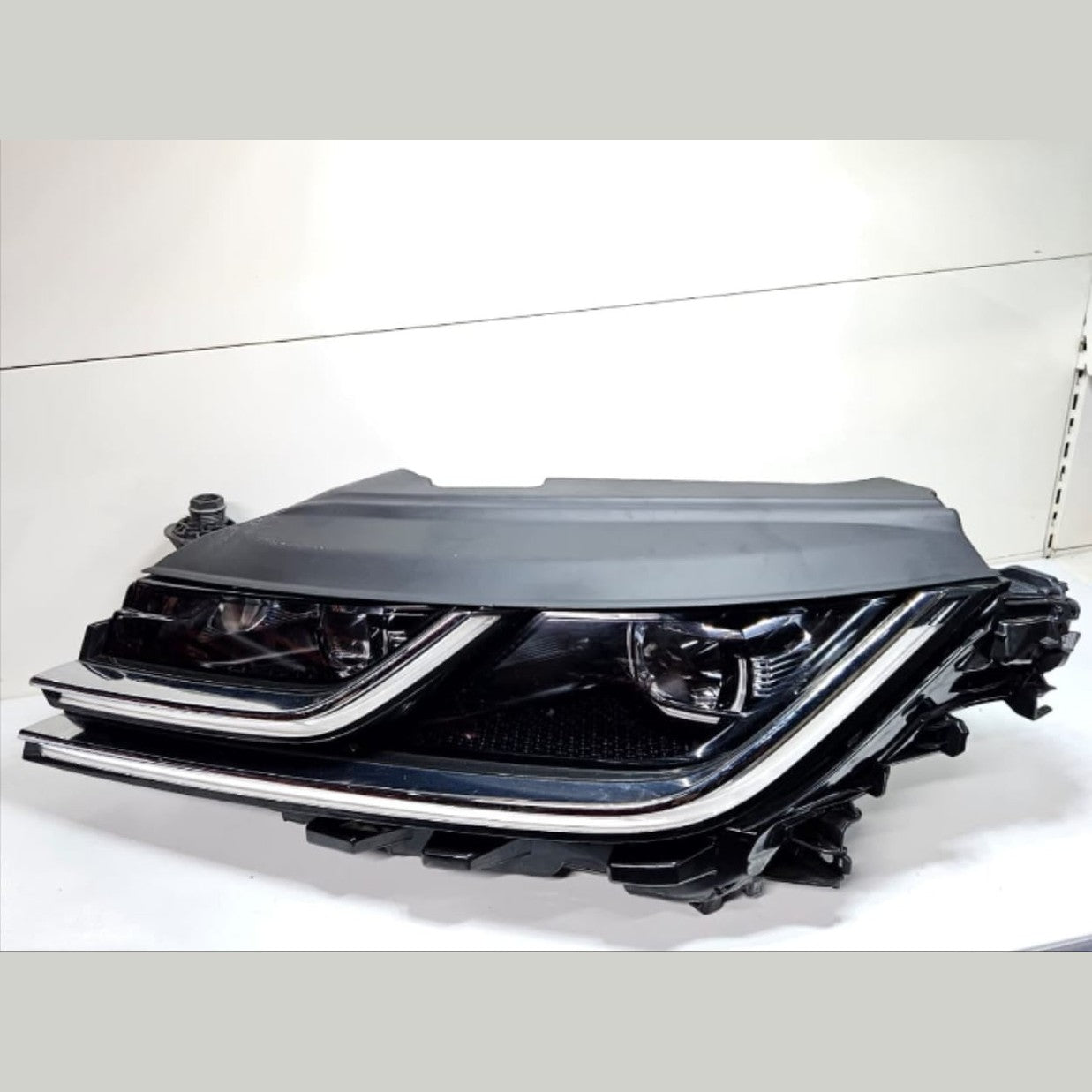 2013-2017 Volkswagen CC Led Headlight 3GG941035 Left Side Used
