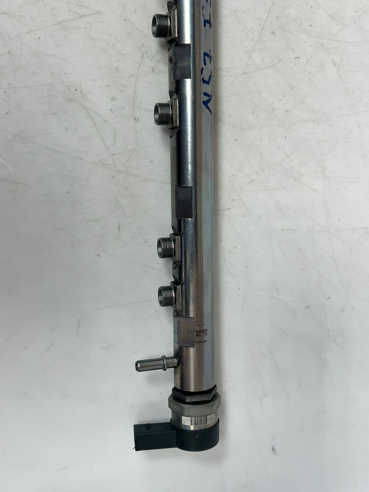 BMW 3 Series F30 F31 F35 N57 D30 Fuel Rail INJECTOR PIPE 7805423 OEM