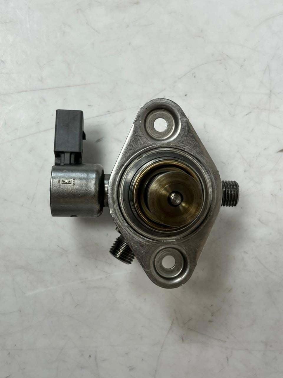 2014-18 BMW X5 550i 650i 750i 750Li X6 4.4L High Pressure Fuel Pump 7595339 OEM