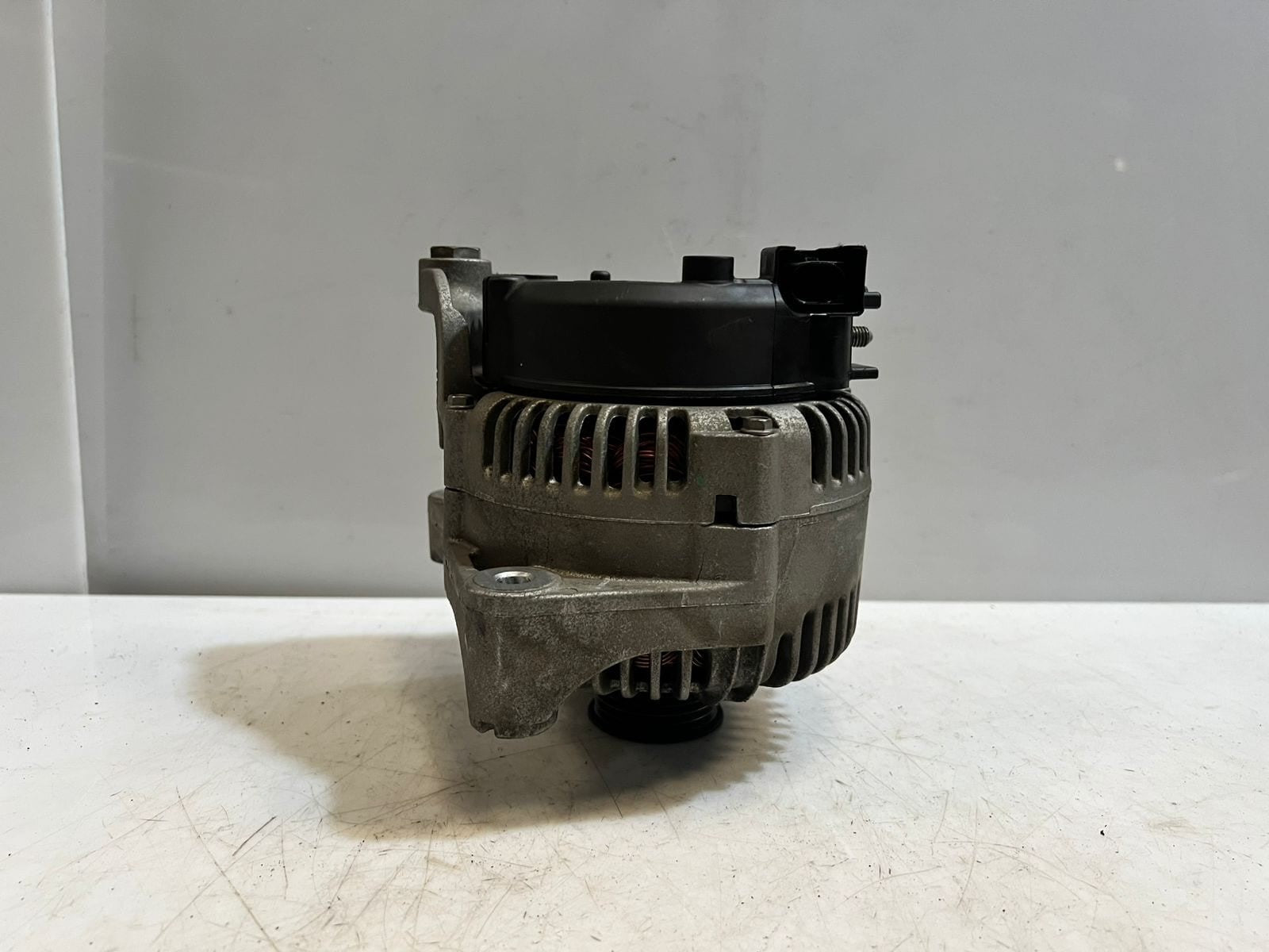 2006-2008 BMW 750i E60 E61 E63 E64 E65 E66 E67 E68 ENGINE Alternator 7542934 OEM