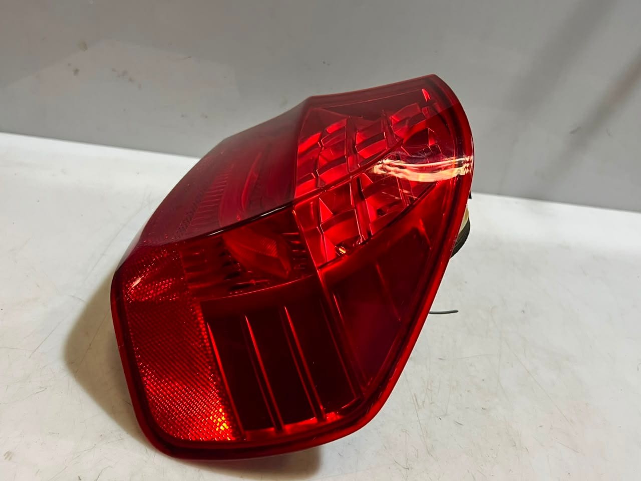 2008-2011 BMW 3 Series E90 and E91 328i REAR Tail Light SET LED 7154156 7154155