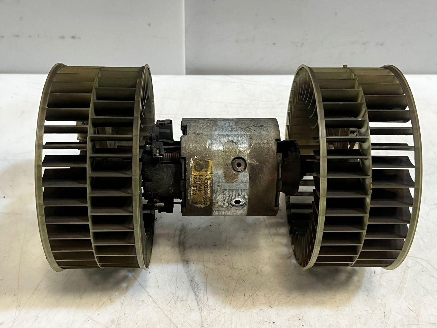 BMW E32 7 Series E34 5 Series 12V HVAC Heater Blower Motor 1374377 OEM