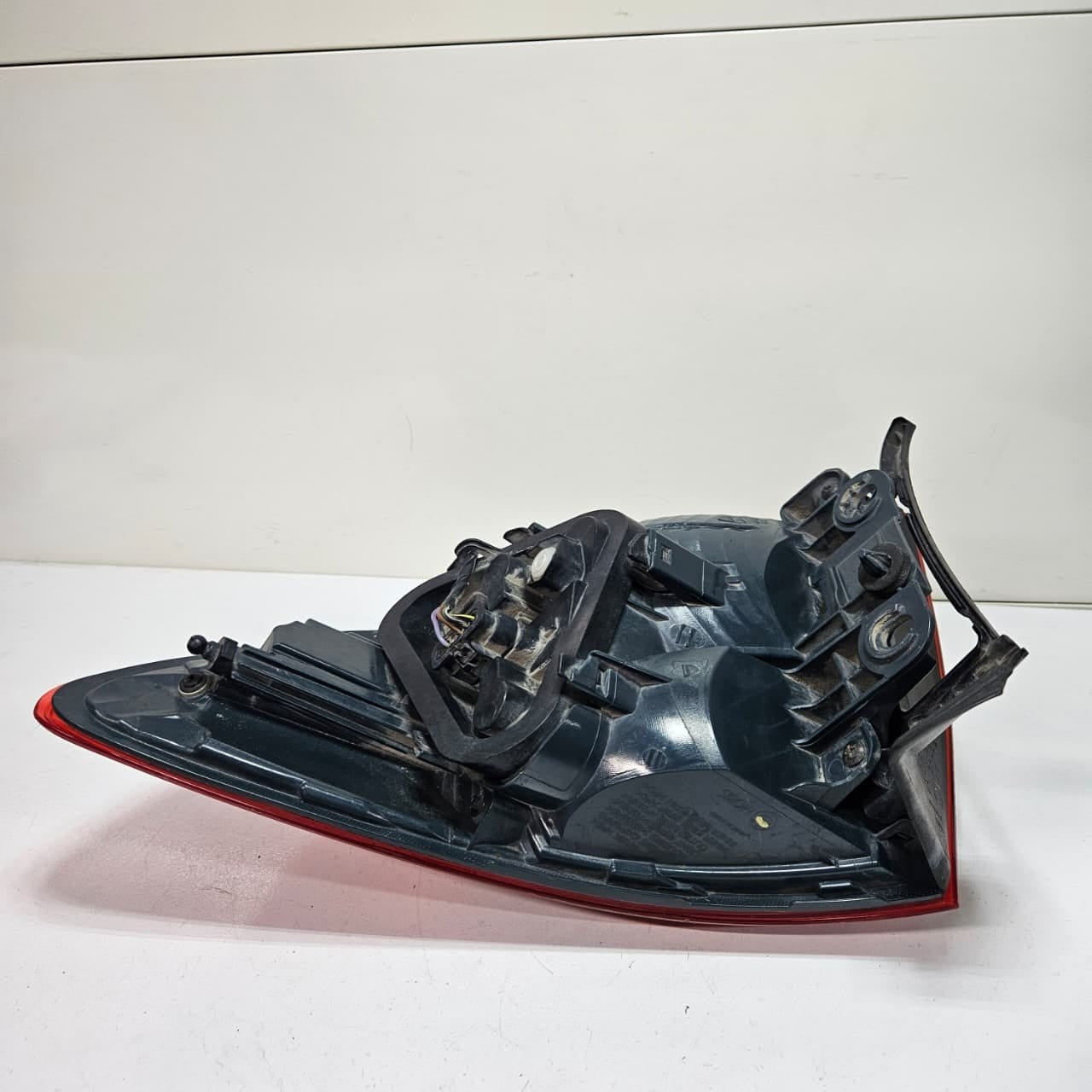 OEM BMW 3 Series F30 F31 Rear Tail Light Rear Left LED 7372787