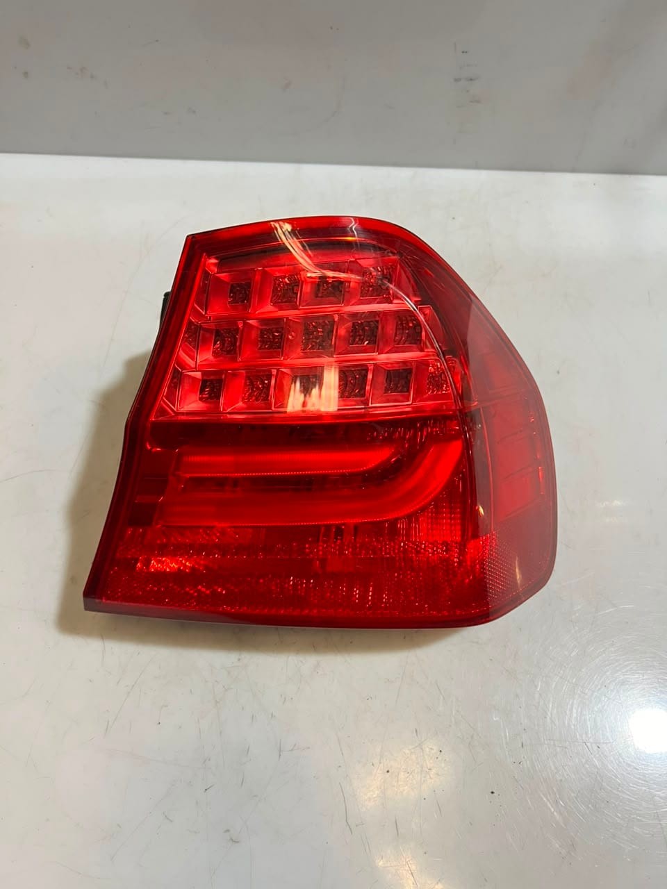 2008-2011 BMW 3 Series E90 and E91 328i REAR Tail Light SET LED 7154156 7154155
