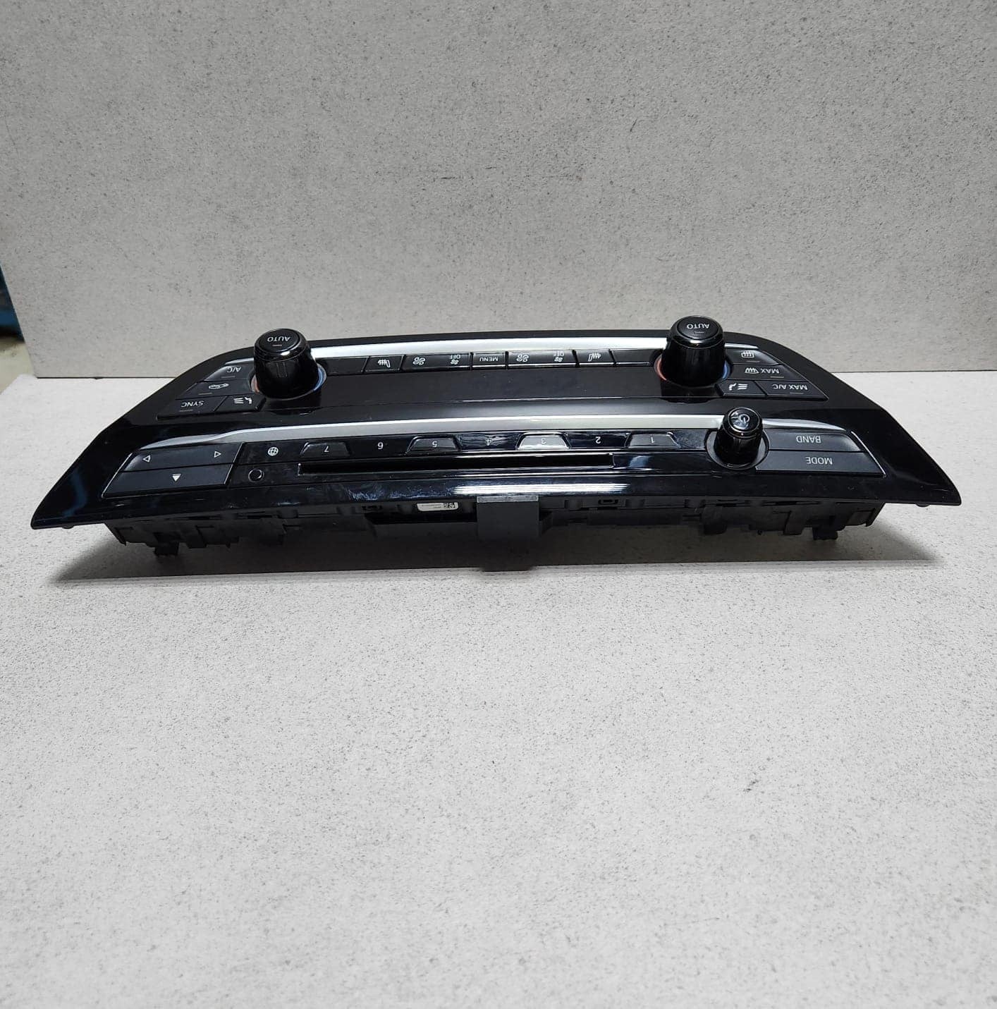 2017-2020 BMW 530i Climate Control Switch 6834441 5 Series G30 G31