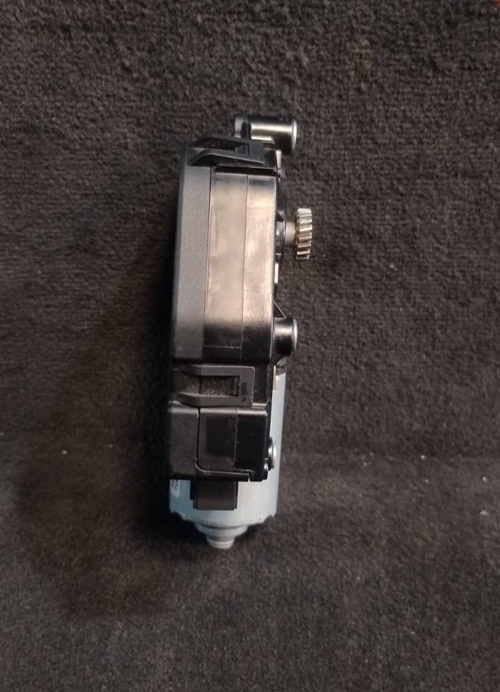 BMW E90/E92 F10 SUNROOF SLIDING/TILTING MOTOR OEM P/N 7193398