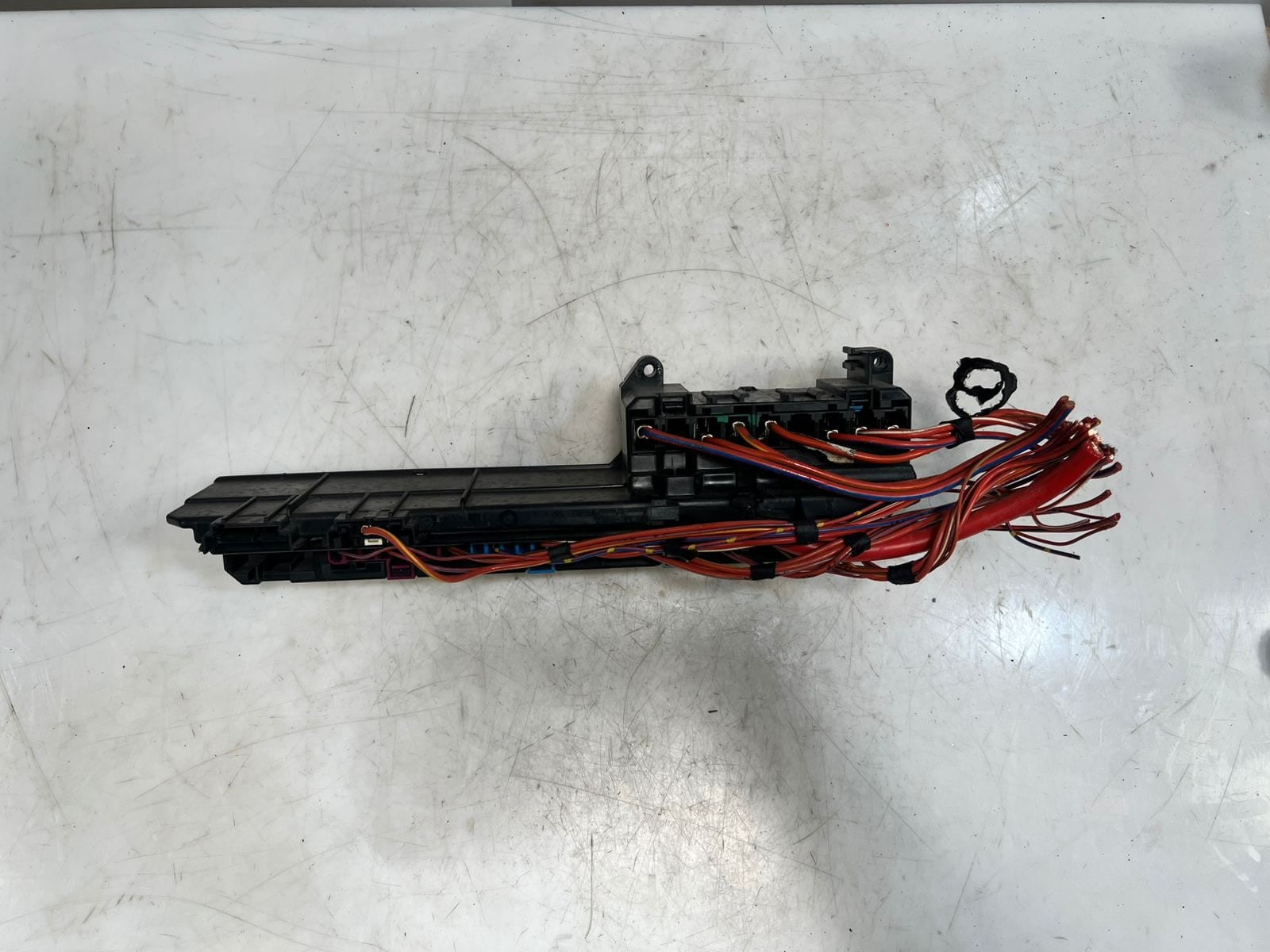 2004-2010 BMW 525i 5 Series E60 E61 528i Power Distribution Fuse Box 6957330 OEM