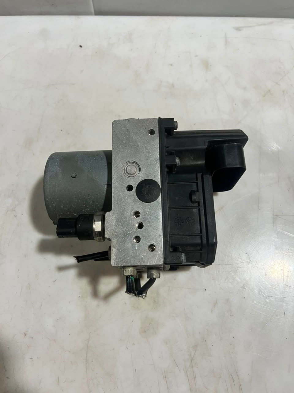 2006-2008 BMW 7 Series 750i and 750Li E65 E66 ABS Pump Module 6771233 OEM
