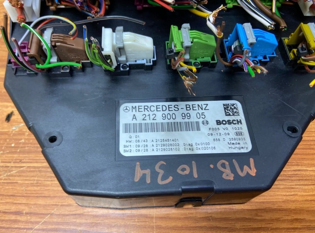 Mercedes-Benz W212 Sam Fuse Box Control Module A2129009905  C-Class W204