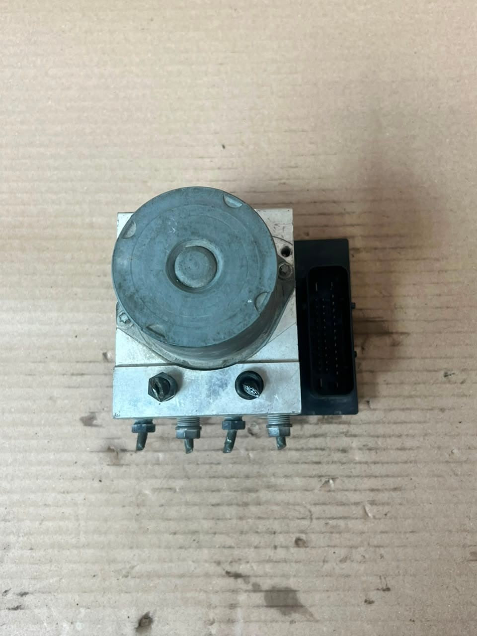 2006 BMW 5 Series E60 E61 650 ABS/DSC Hydraulic Pump Control Unit 6774852-01