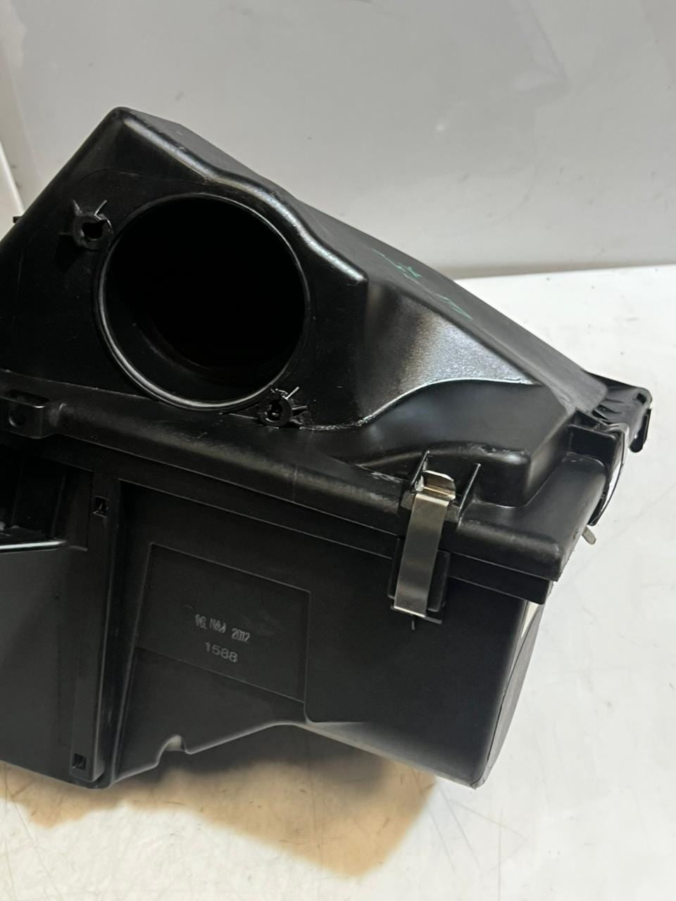 2011 BMW E90, E91, E92, E93 X1 E84 130KW DIESEL Air Filter Housing 8512599 OEM