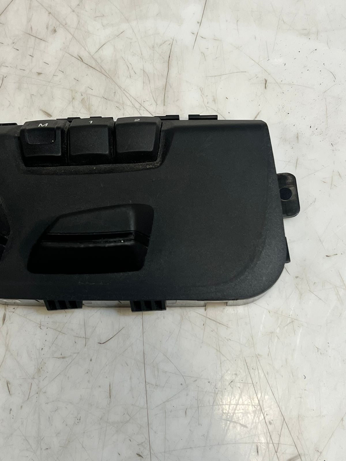 2010-2014 BMW Suzuki Kizashi Seat Adjustment Switch 9347402 OEM