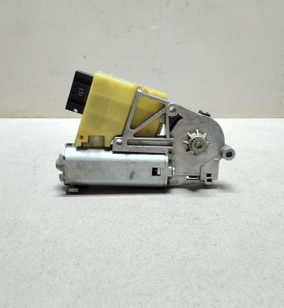 2008-2011 BMW 528i Sunroof Motor 9137056 5 Series E60 E61 OEM