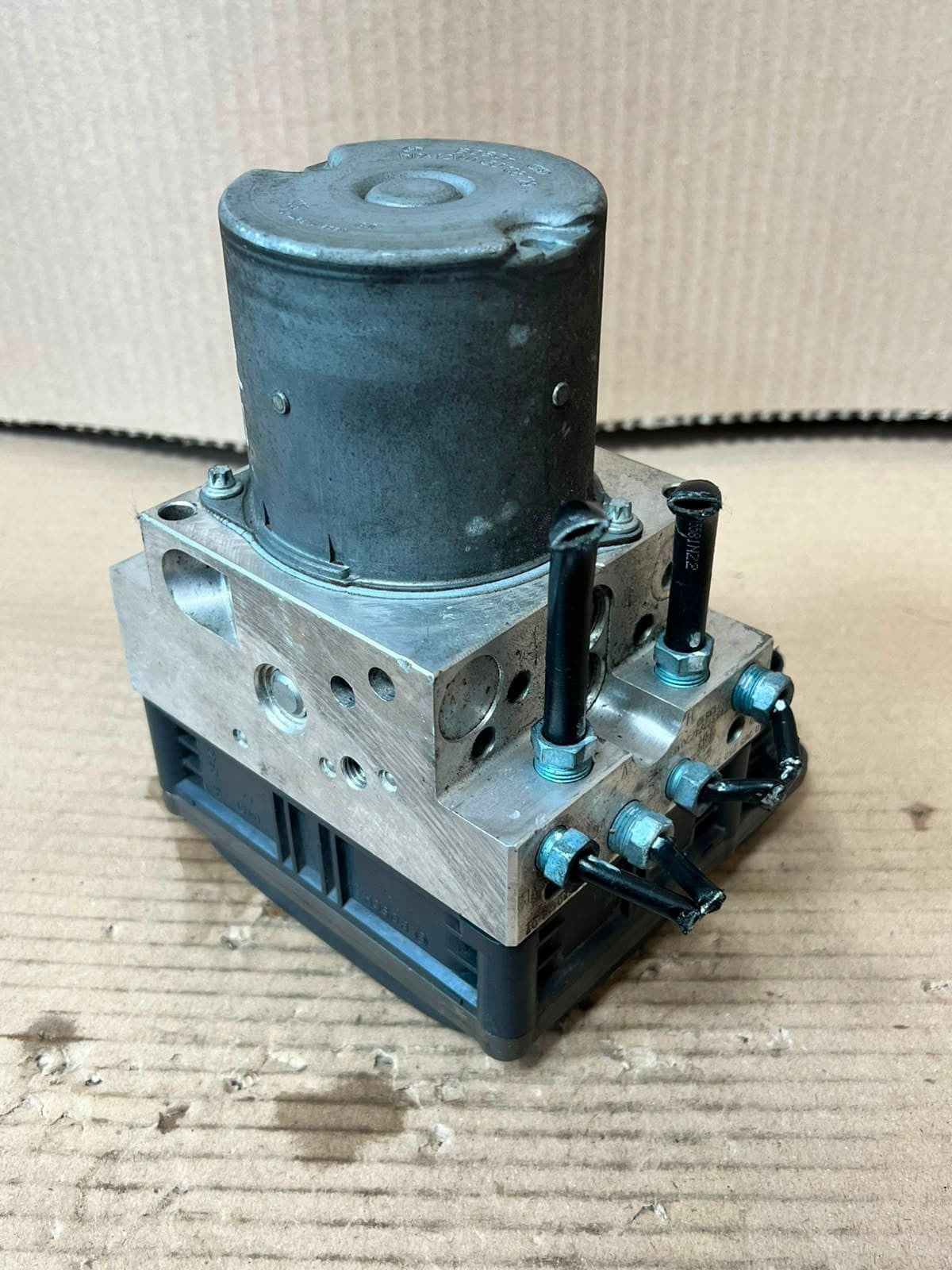 2007-2013 BMW X5 E70 ABS HYDRAULIC PUMP Control Module 6854702 OEM