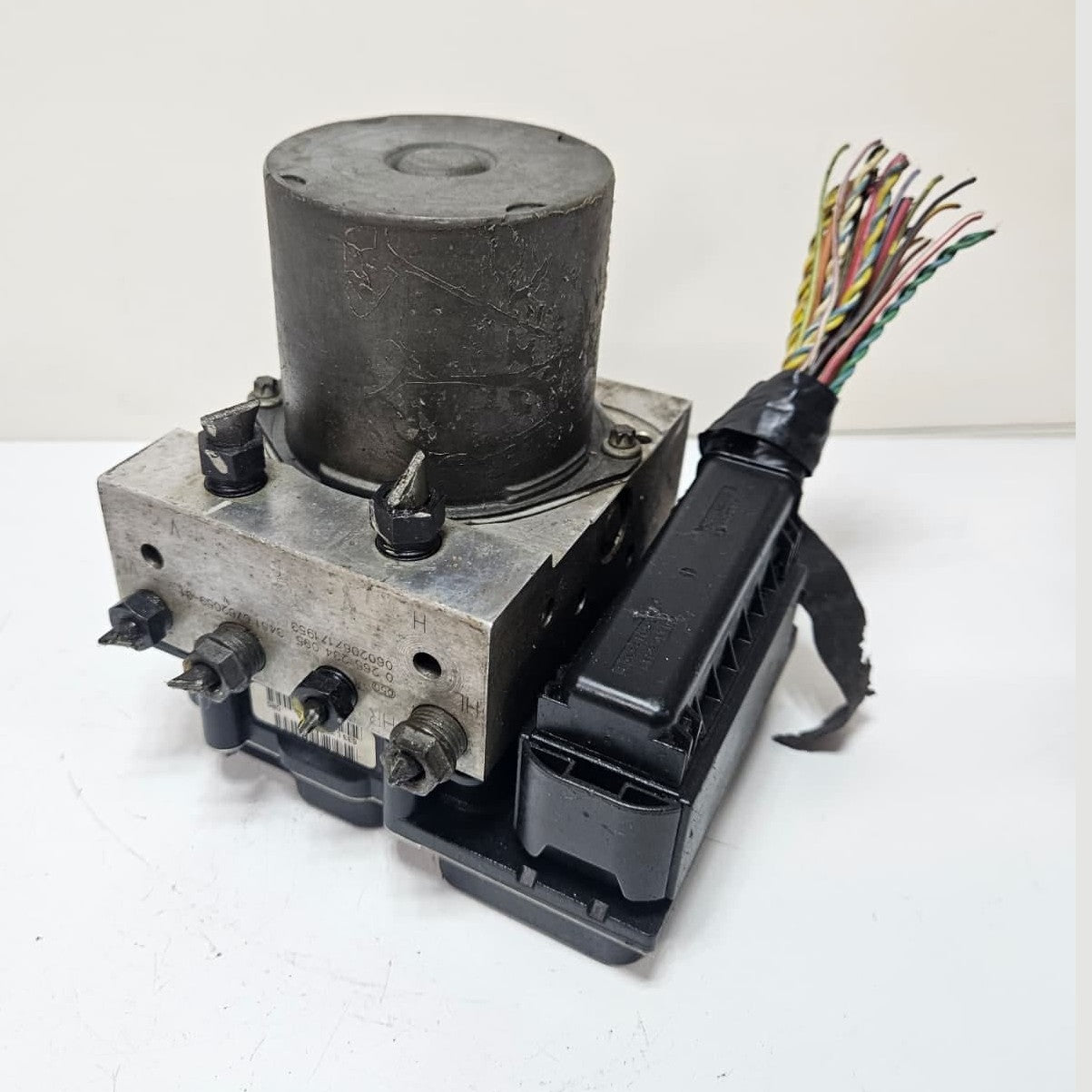 2000-2006 BMW X3 E83 ABS Pump Control Module 6773012 USED