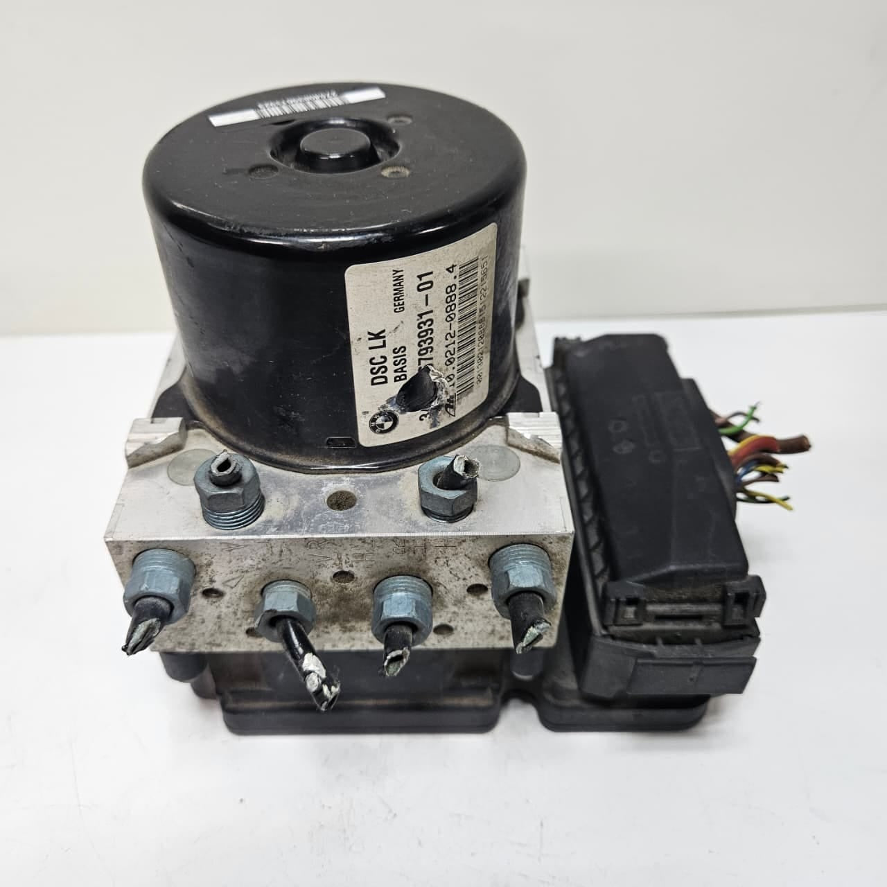 2012-2013 BMW 3 Series F30 320i 328i 335i ABS Pump Control Module 6793936