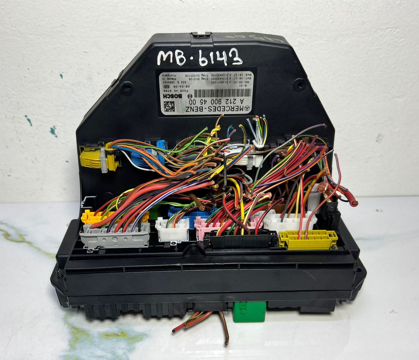 10-16 Mercedes-Benz W212 W204 Front SAM Module Relay Fuse Box A212 9004500 OEM