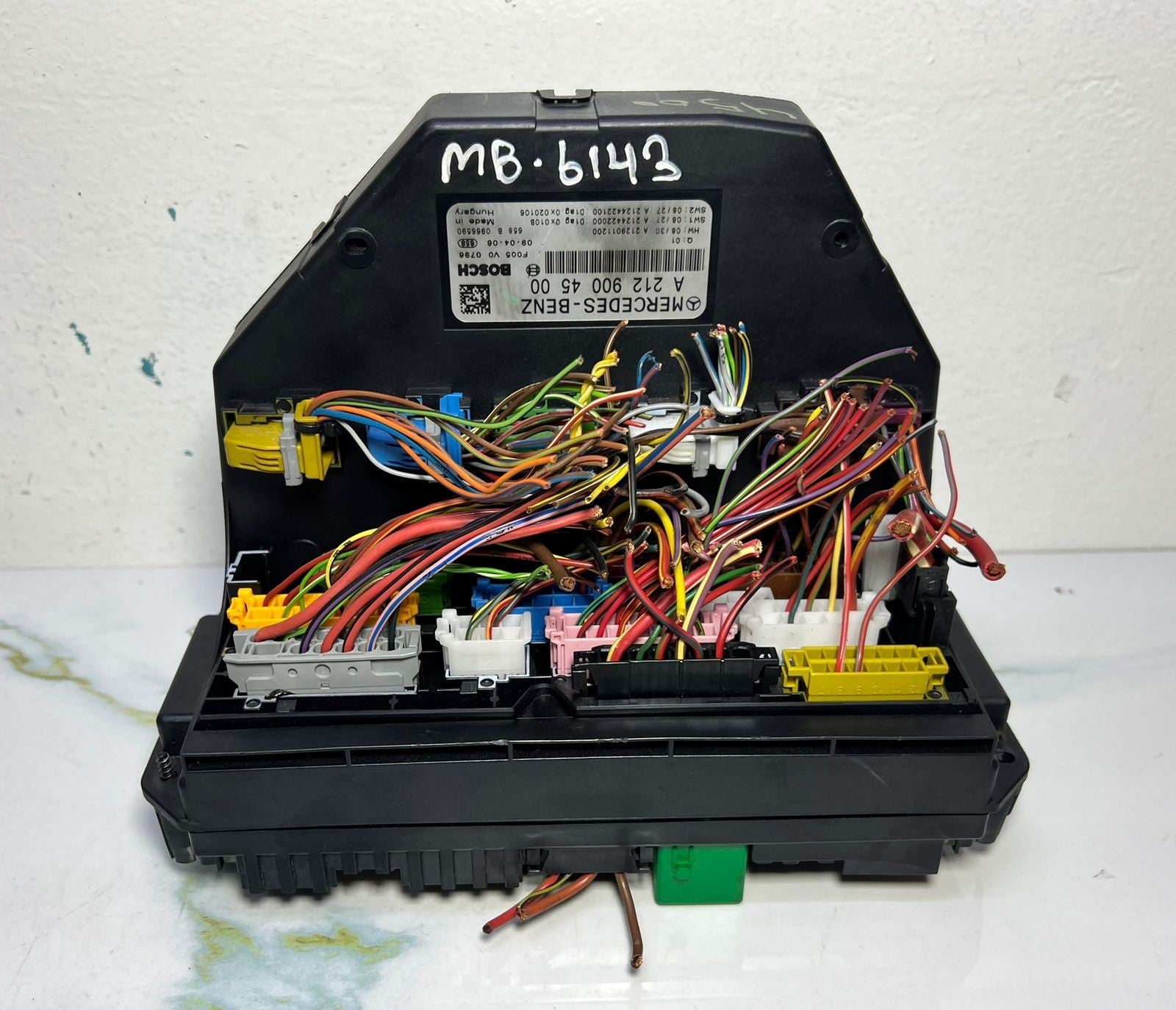 10-16 Mercedes-Benz W212 W204 Front SAM Module Relay Fuse Box A212 9004500 OEM