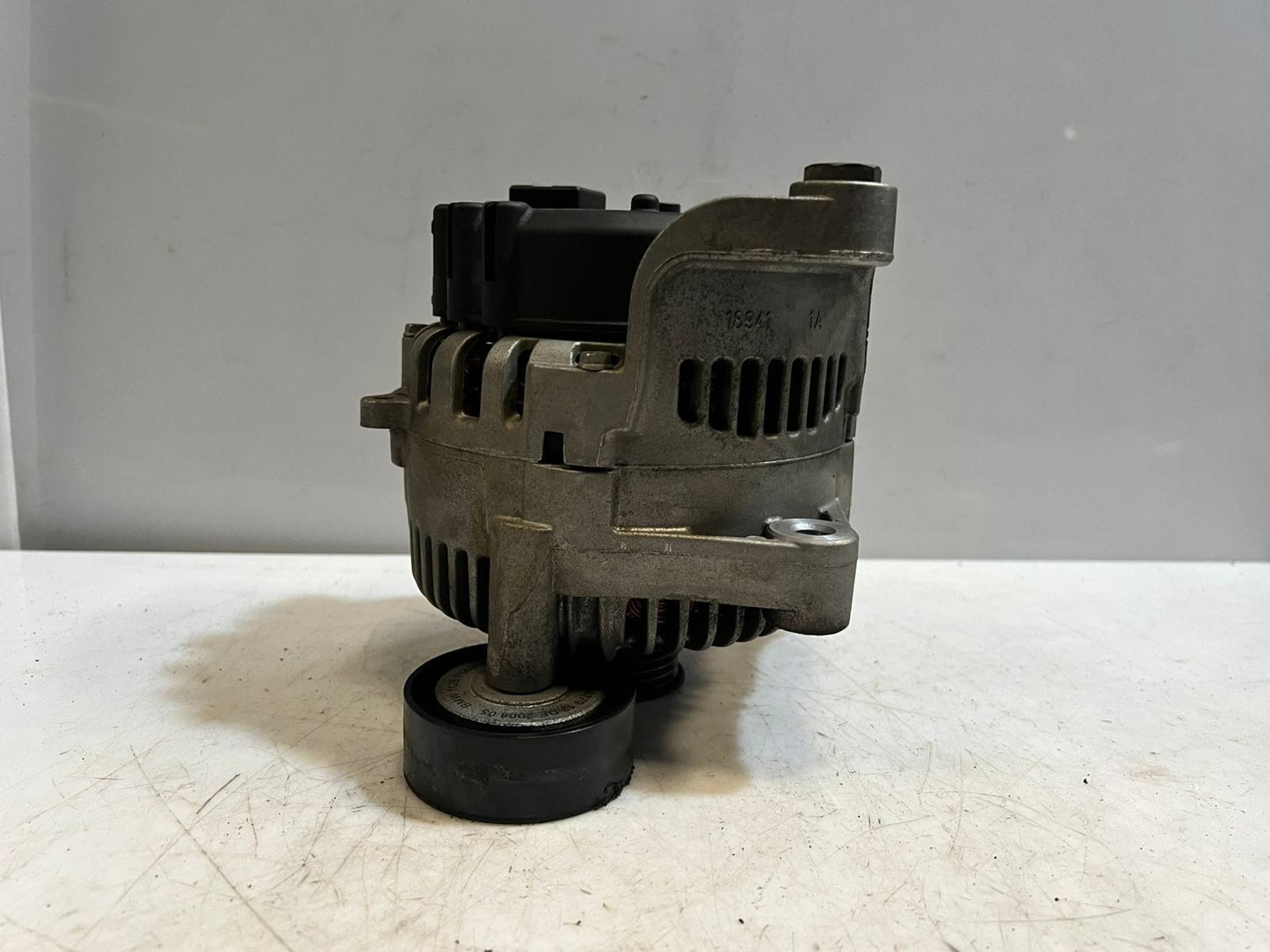 2006-2008 BMW 750i E60 E61 E63 E64 E65 E66 E67 E68 ENGINE Alternator 7542934 OEM
