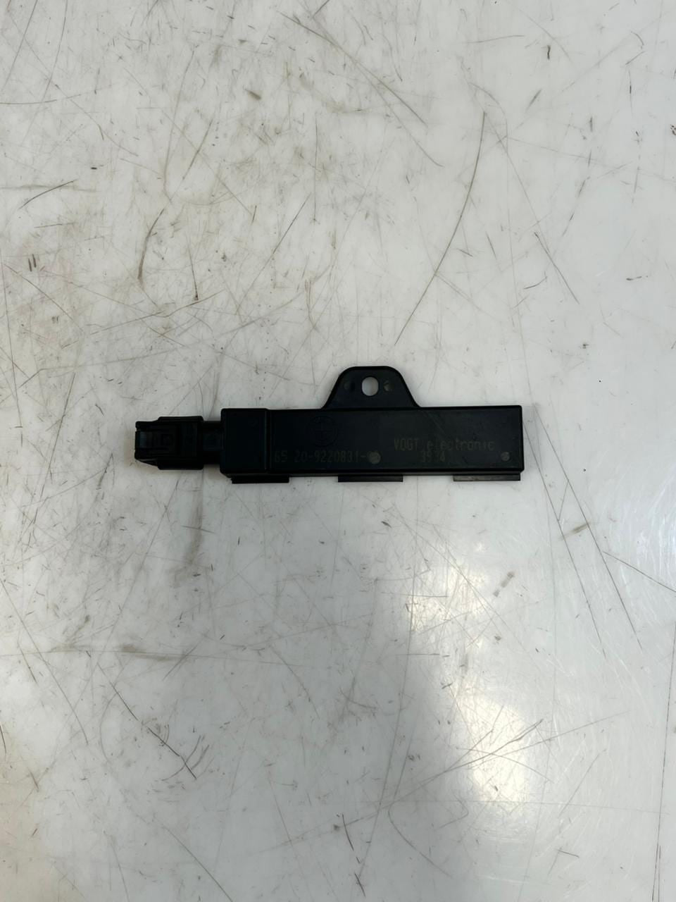 BMW F20, F21, F22, F30, F31, F35, F52, F87 Keyless Entry Antenna Module 9220831
