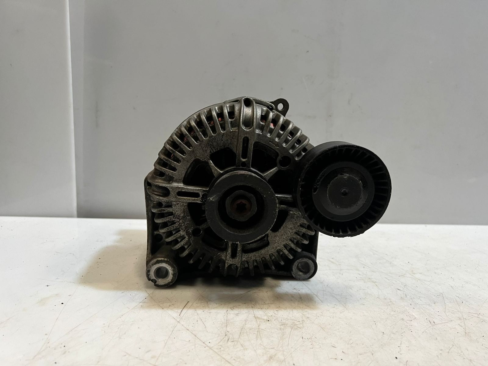 2006-2008 BMW 750i E60 E61 E63 E64 E65 E66 E67 E68 ENGINE Alternator 7542934 OEM