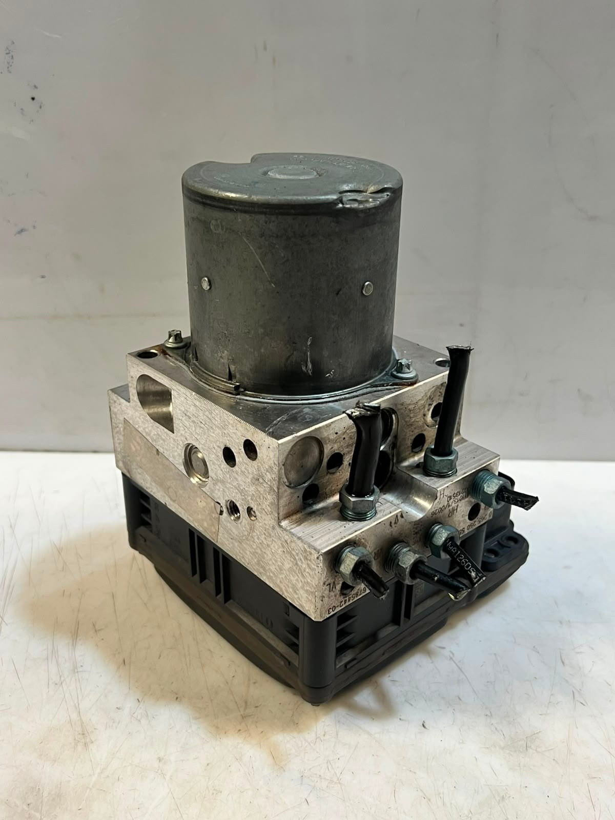 2010-2016 BMW 7' F01 F02 F03 F04 740i ABS/DSC Hydraulic Pump Module 6850070