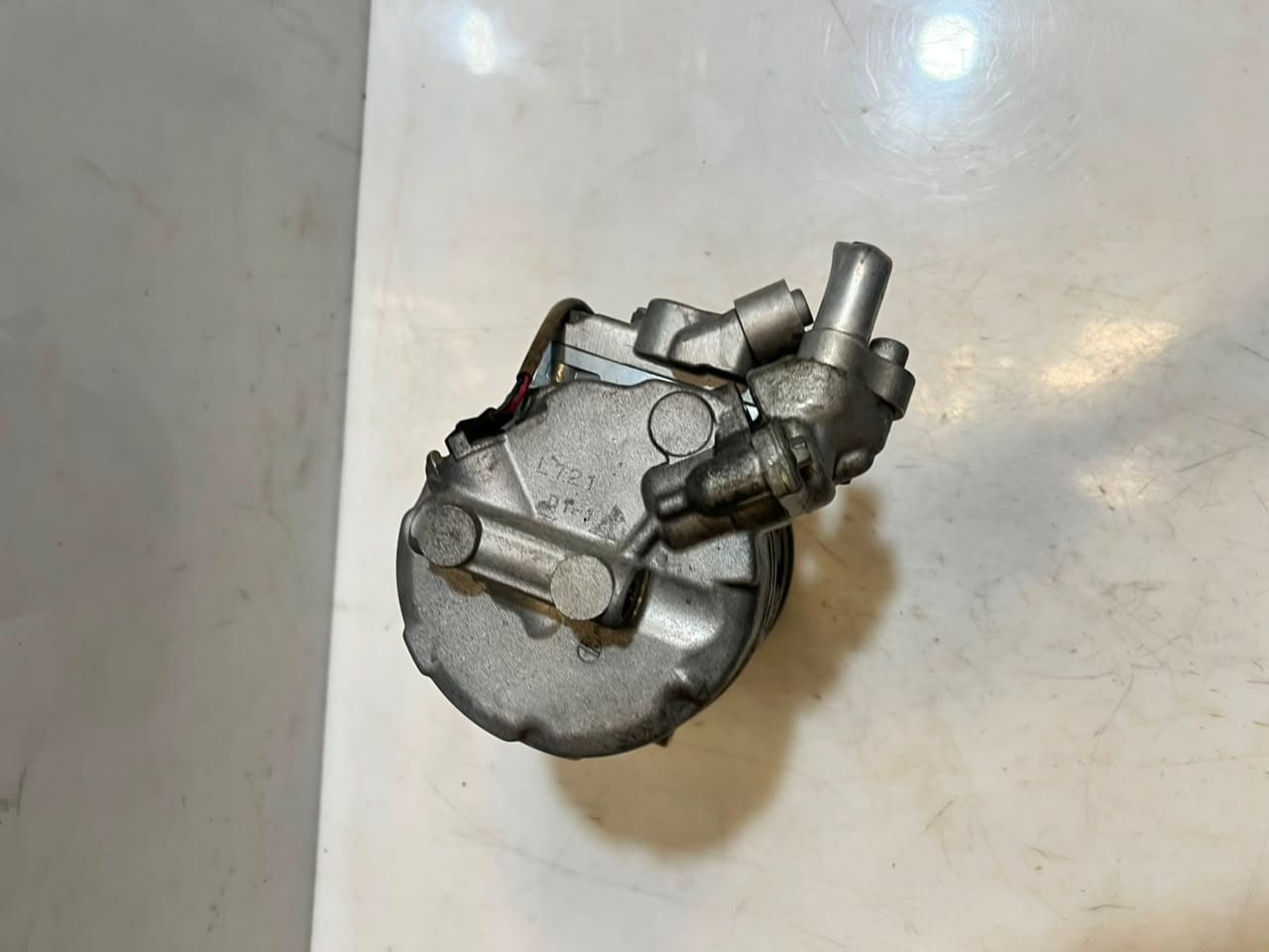 BMW 525i E60 E61 E63 E64 E65 E66 3.0L Air Conditioning Compressor 6956715 OEM