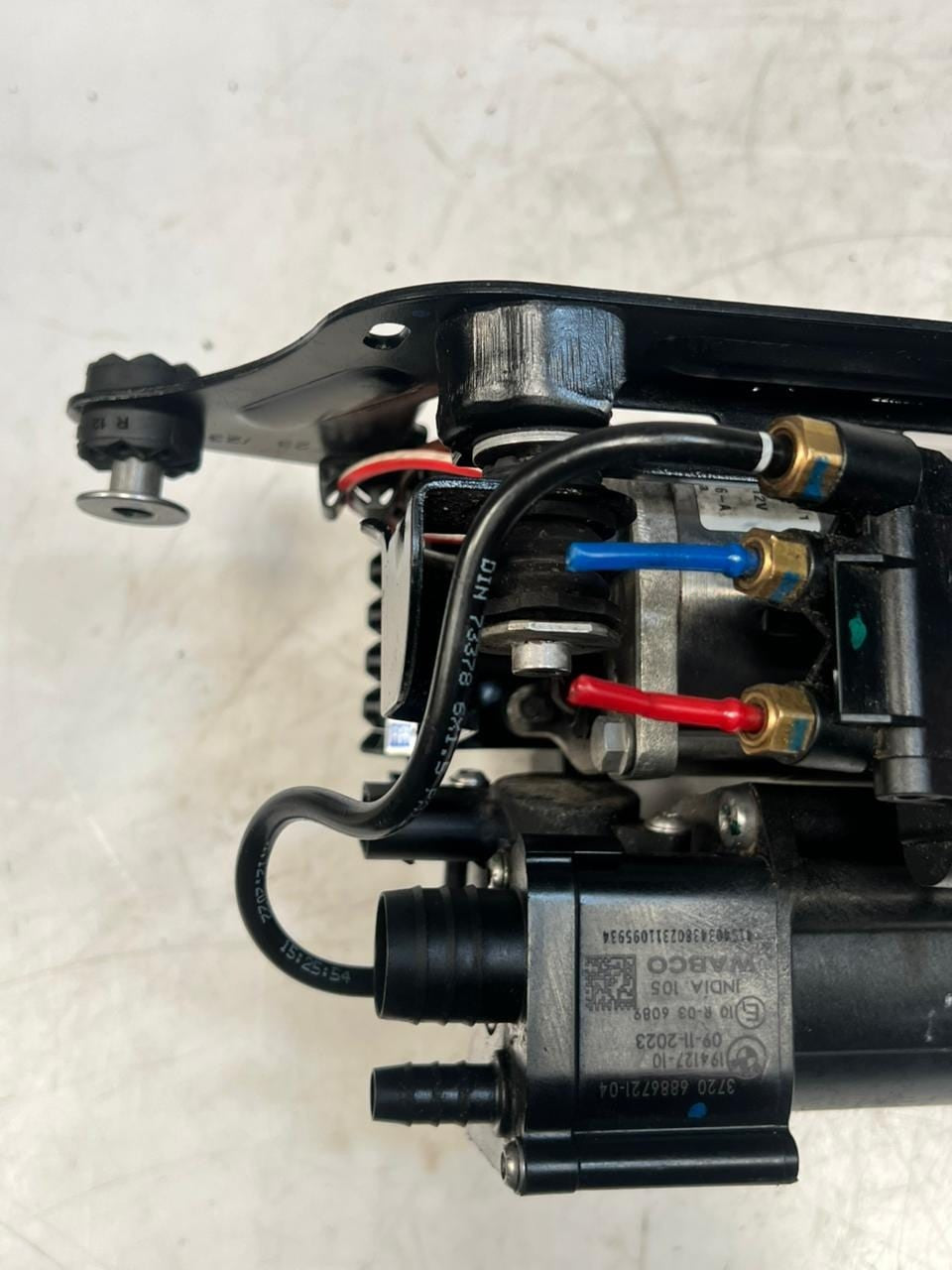 2025 BMW i4 5 Series G30 G31 G32 GT Air Suspension Compressor 4430210011 OEM