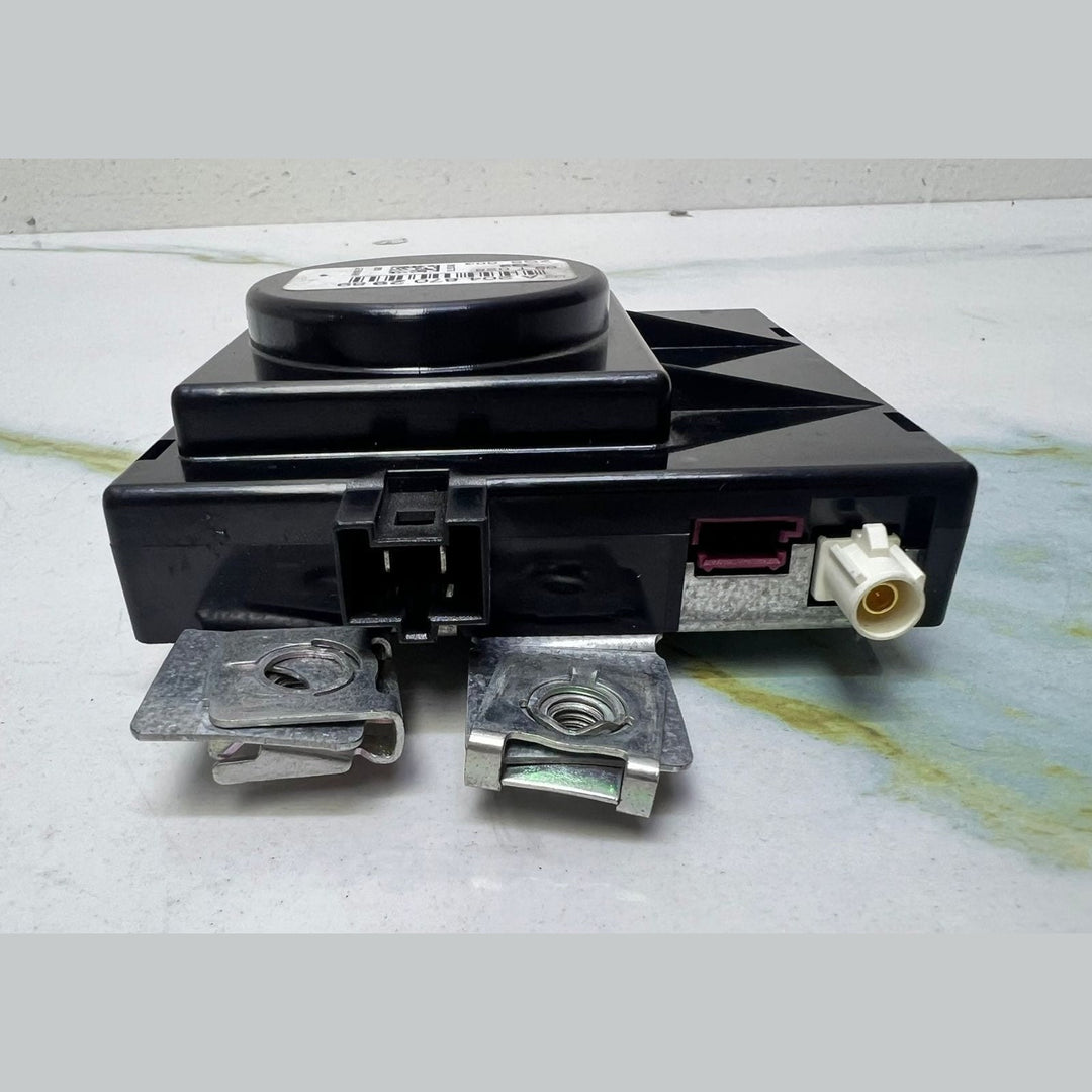 2011-2015 Mercedes-Benz C180 Antenna Amplifier A2048702989 C Class W204