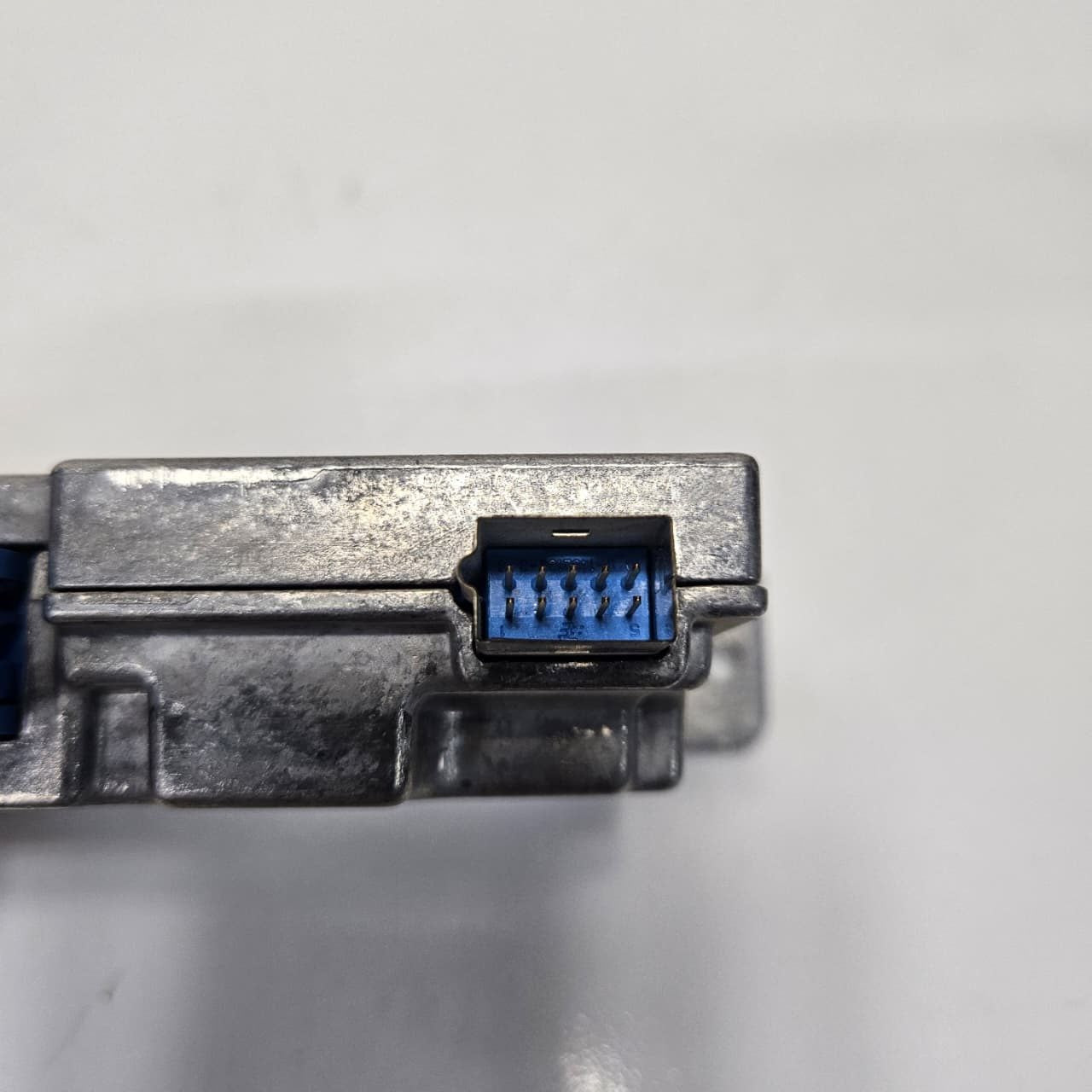 2013-2015 BMW X4 F26 750Li Camera Control Module 6819329