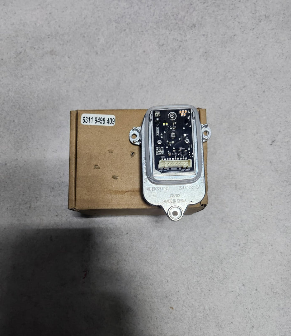 Genuine 2018-2020 BMW 740i LED Headlight Turn Signal Light Module 9498409 