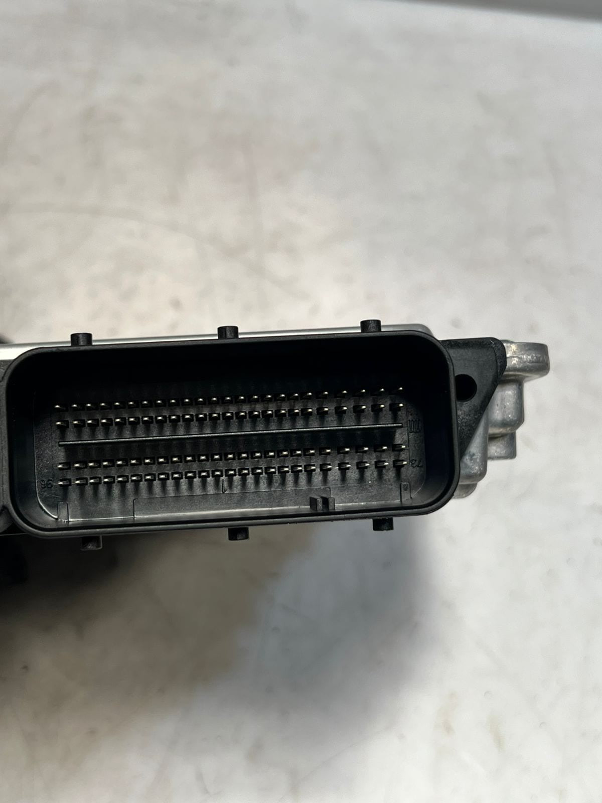 BMW F10 F30 F31 330d 530d Diesel N57N Engine Control Unit ECU DDE 8582802 OEM