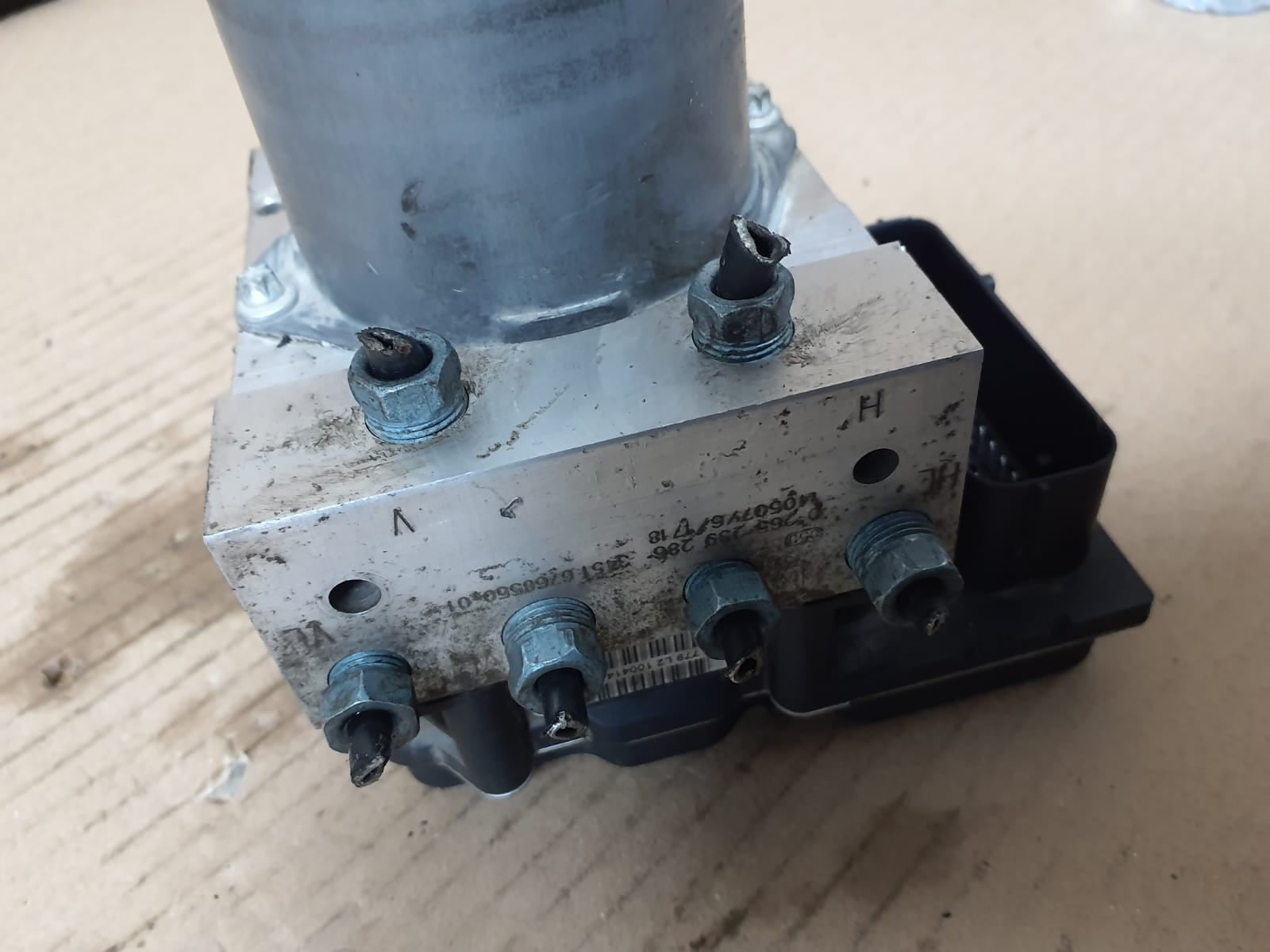 2013-2014 BMW X1 E84 E90 Hydraulic Unit ABS Pump Module 6860214 OEM