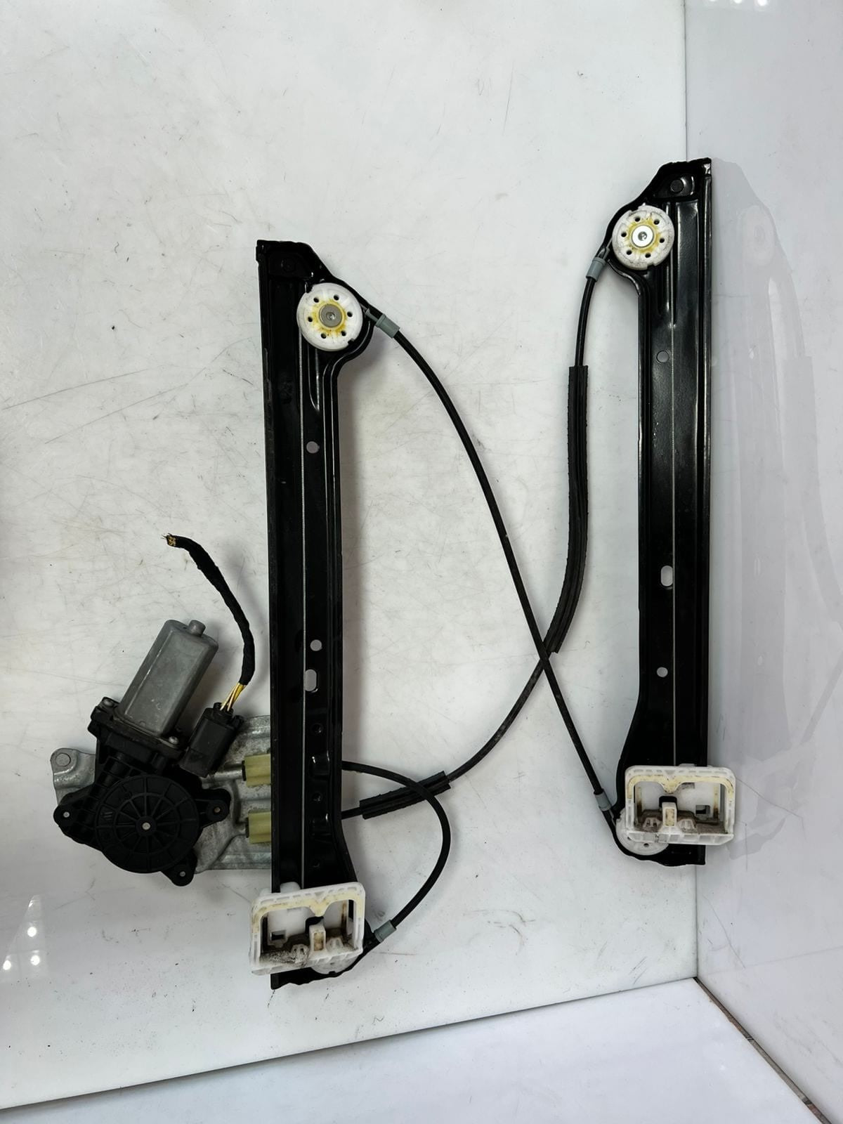 2011-2016 Mini Cooper Countryman Front Window Regulator With Motor 9800565