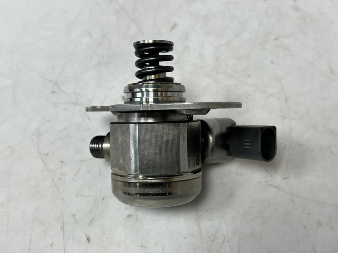 2012-2016 BMW 328i F30 F31 F32 F33 F34 F36 N20 High Pressure Fuel Pump 7584461