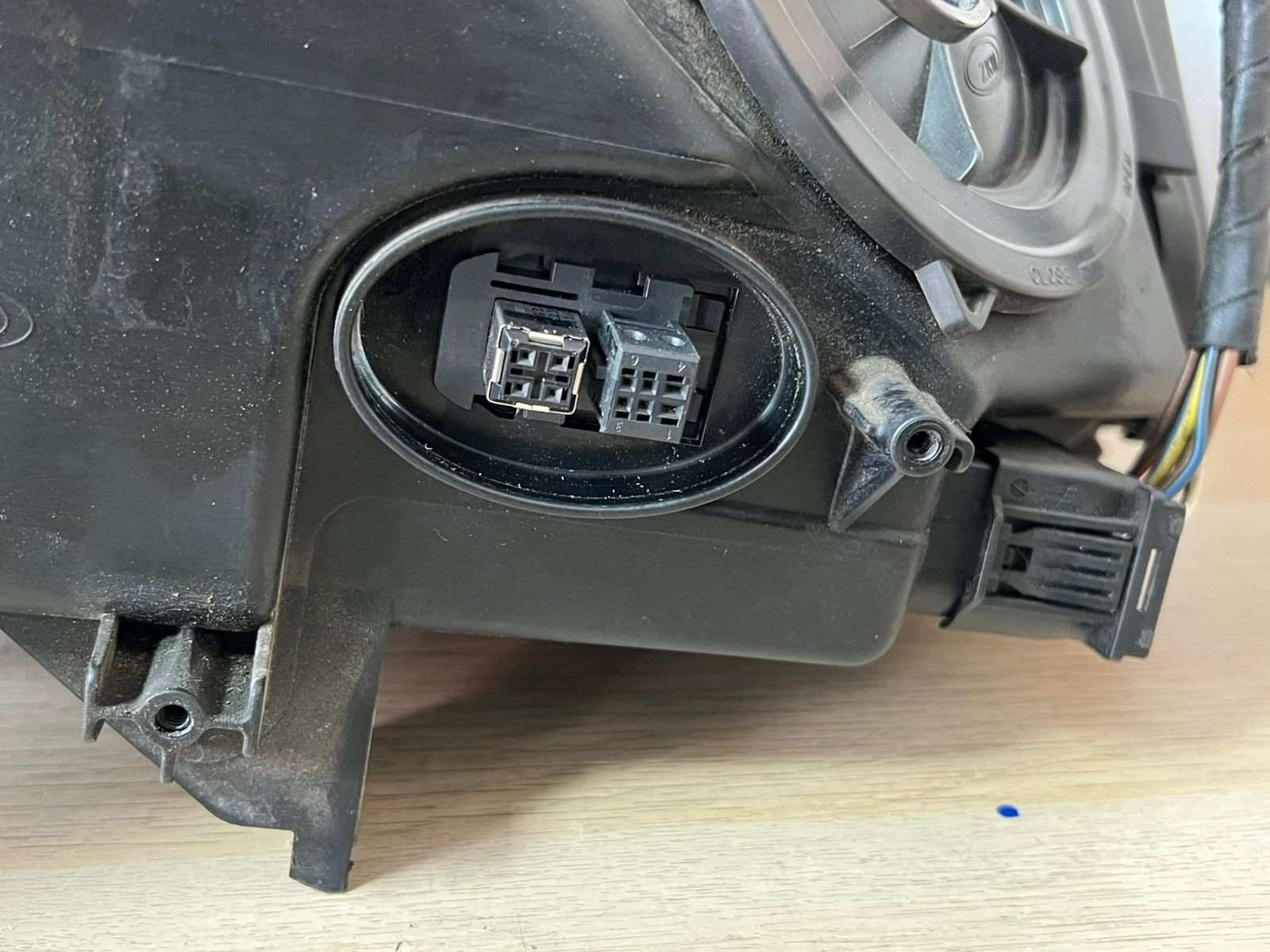 2009 BMW 750Li Headlight Adaptive Ahl Xenon Light Front Right 7182152