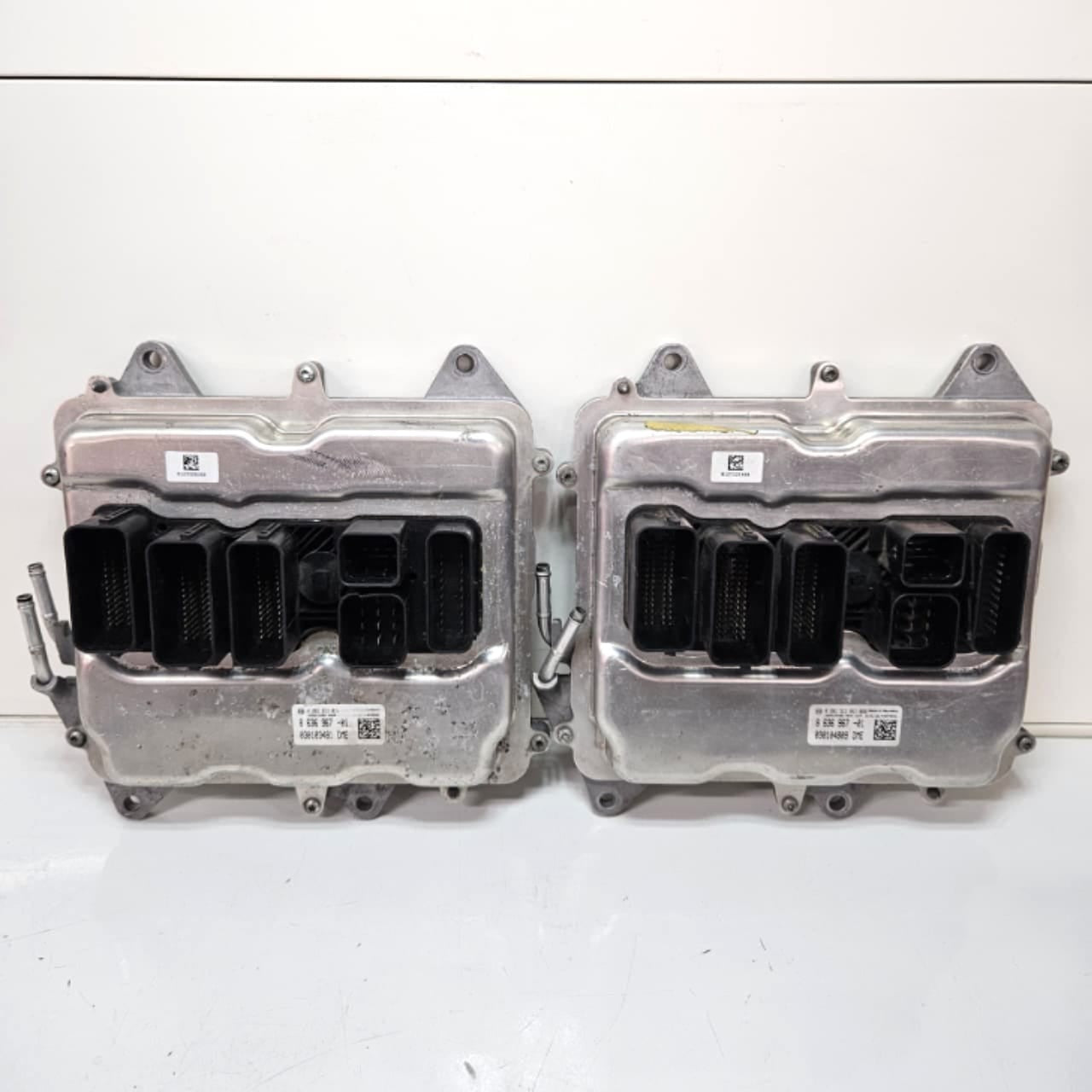 8636967-2014-2018 BMW X6 F16 N63 Engine Control Module ECU DME Key Set