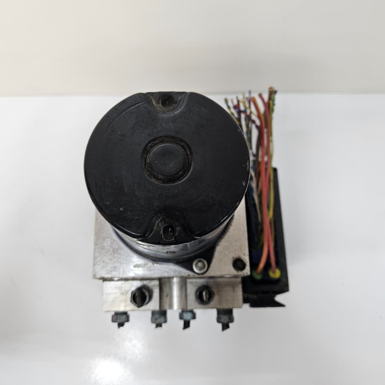 2008-2010 BMW 5 Series E60 535i 520d ABS Pump Control Module 6783360