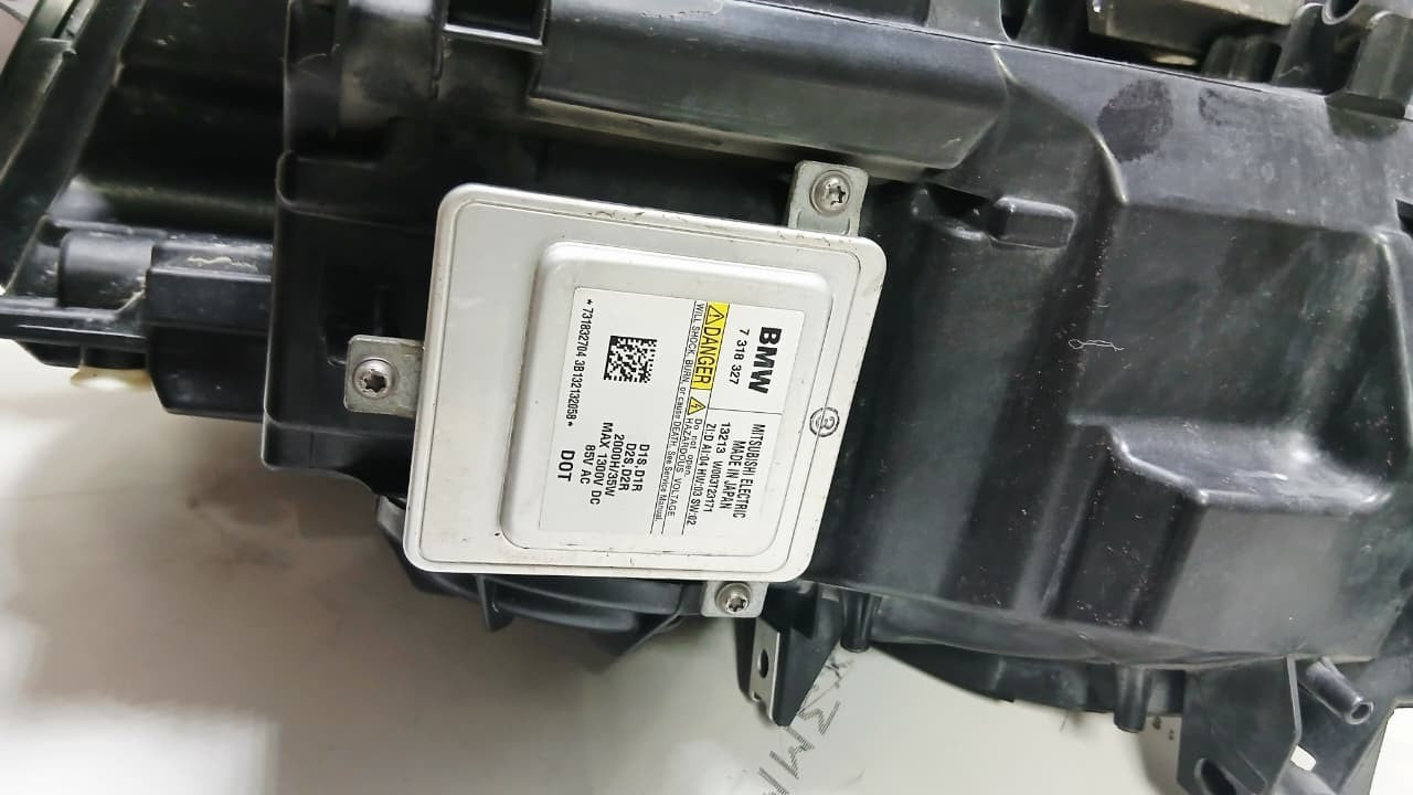 GENUINE OEM Hella BMW 1 'S F20 F21 Xenon Headlight Right Side 2011-15