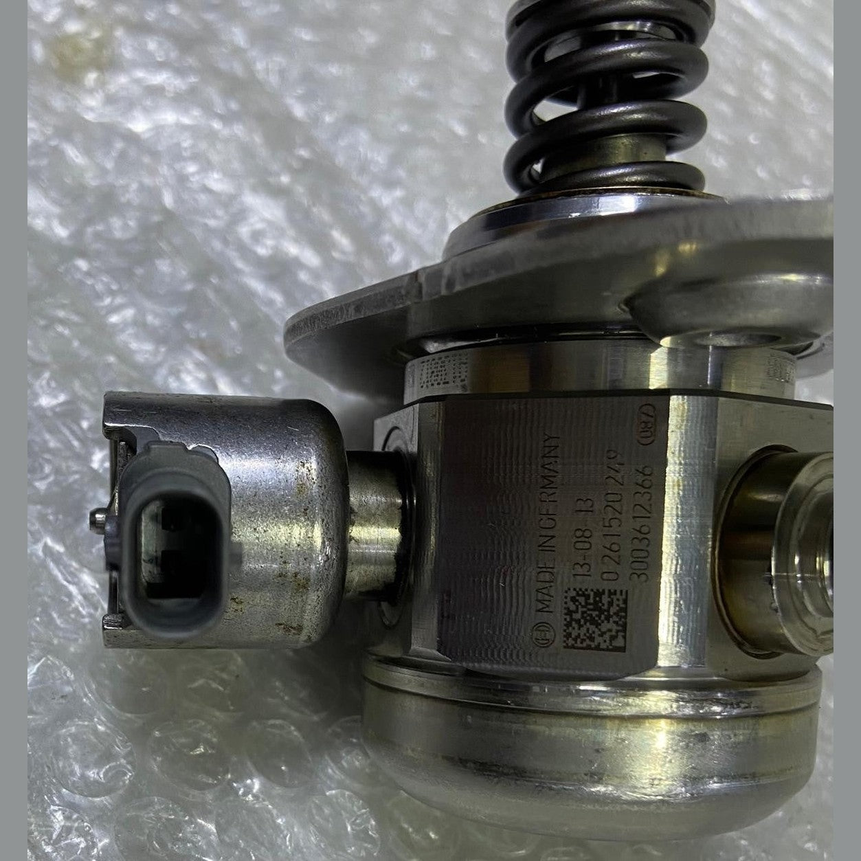 OEM BMW F45 225 xe F20 F21 F22 F23 high pressure pump high pressure pump 7636881