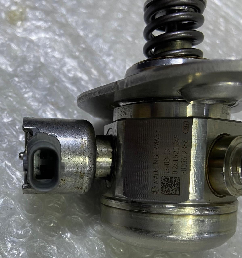 OEM BMW F45 225 xe F20 F21 F22 F23 high pressure pump high pressure pump 7636881