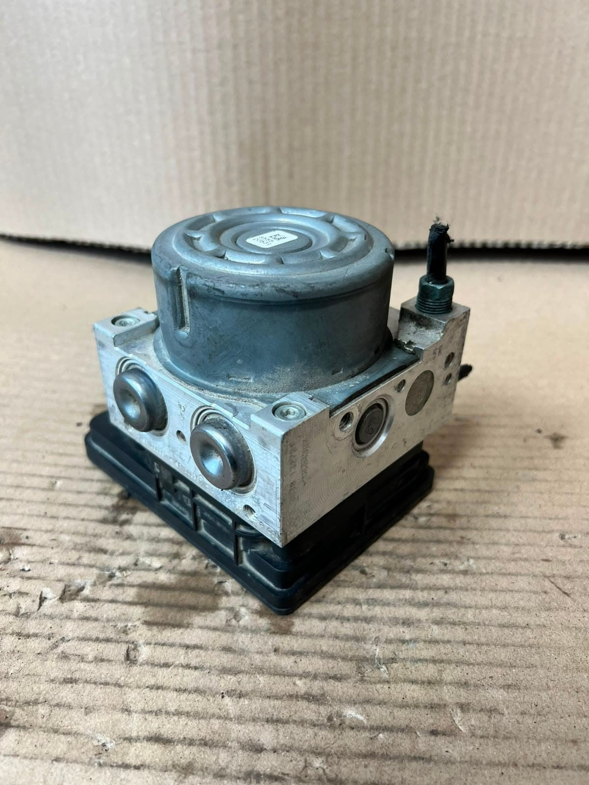 2014 BMW 3 Series F20 F30 F31 328i ABS Pump Module 6858953 OEM