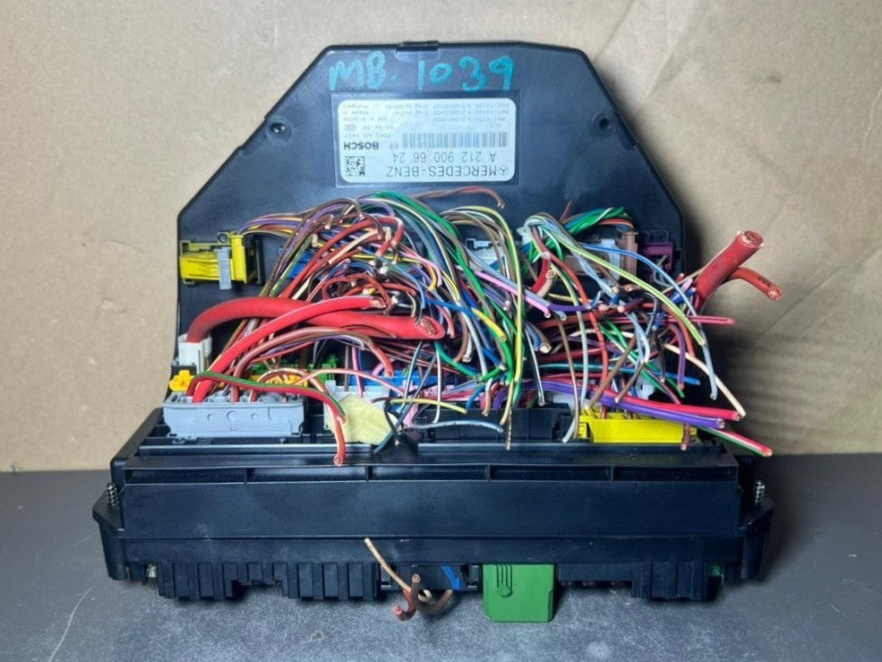 10-16 Mercedes-Benz W212 W204 Front SAM Module Relay Fuse Box A212 9006624 OEM