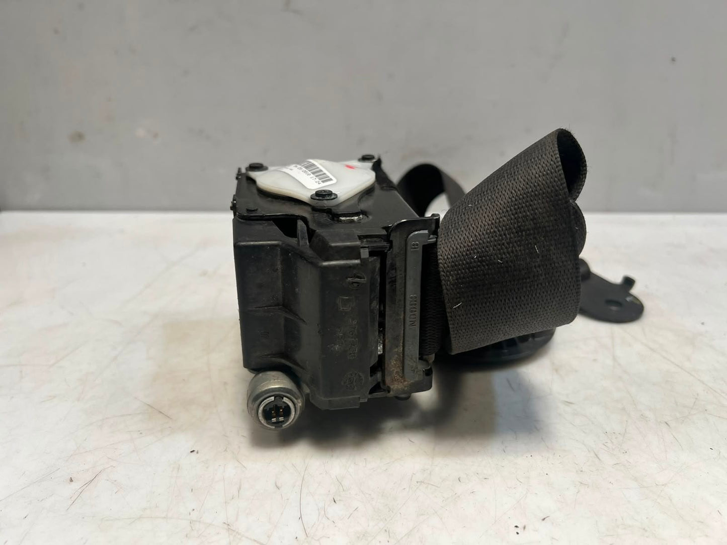 2006-2013 BMW X5 E70 Front Right Seat Belt Retractor 3061430