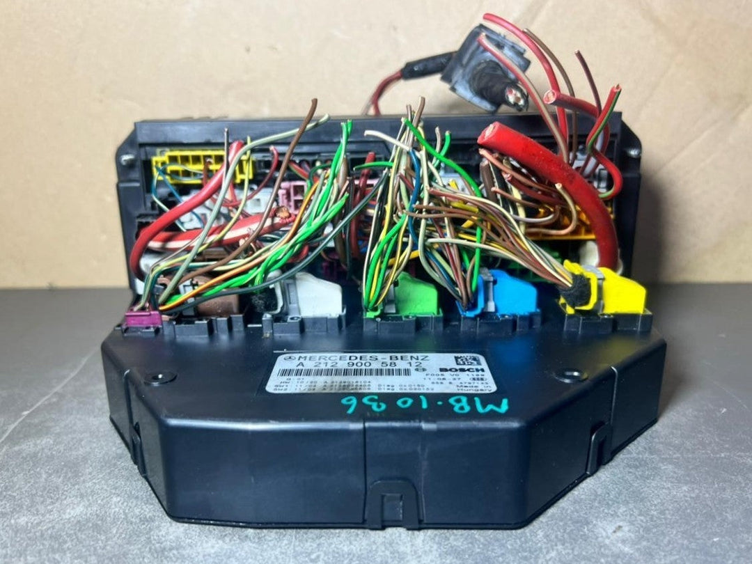 10-16 Mercedes-Benz W212 W204 Front SAM Module Relay Fuse Box A212 9005812 OEM