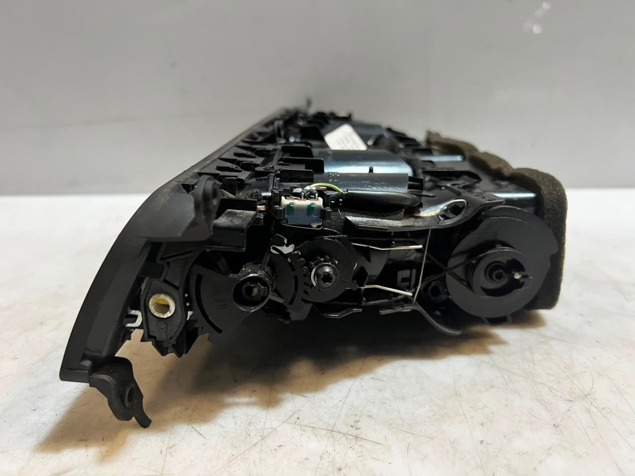 BMW 7 Series F01 F02 F03 F04 750i Center Dash Air Vent 9115859 OEM RHD