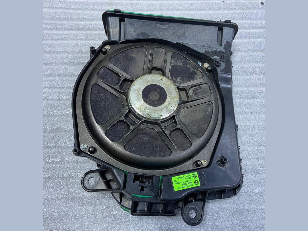 OEM BMW F91 M8 F92 F93 FRONT RIGHT SUBWOOFER  AUDIO SPEAKER HARMAN 2622476
