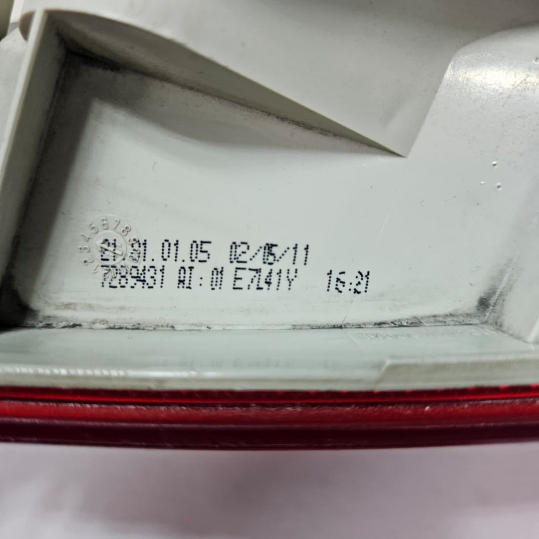 OEM BMW 3 Series E91 Rear Tail Light Left 7289431