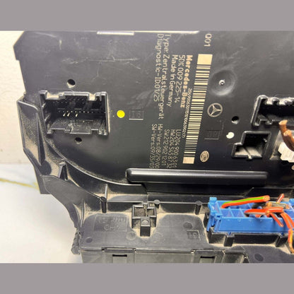 Mercedes-Benz W204 Rear Fuse Box Control Unit A 204 900 63 01